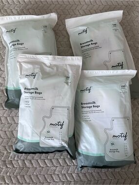 Set of 4 (100 count) Motif Breastmilk storage bags